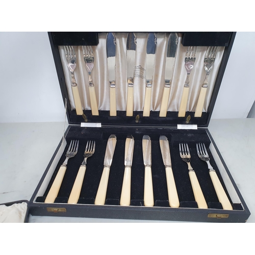 67 - Six George V silver Teaspoons, Sheffield 1931, and one dozen plated Fish Knives and Forks, both case... 