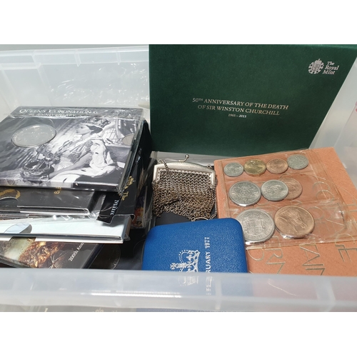 194 - A collection of mainly modern Commemorative Coins to include Royal Mint 5 Pound Coin Packs, a 1974 P... 