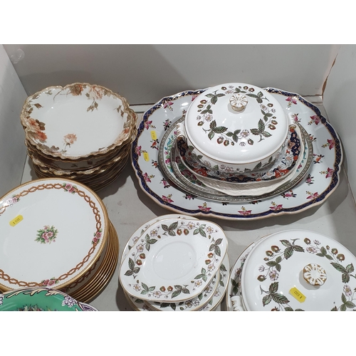 331 - A quantity of Wedgwood 'Strawberry Hill' dinnerware, a set of Plates decorated foliage, floral Plate... 