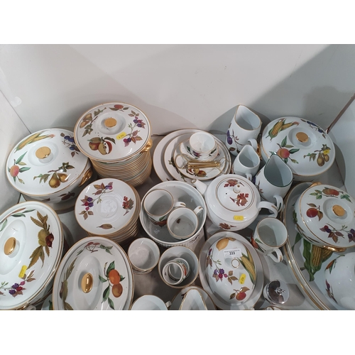 333 - A quantity of Royal Worcester Evesham oven to tableware including covered Tureens, Teapots, Dishes, ... 