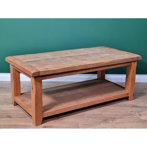 418 - A modern oak two tier Coffee Table 3ft 11in W x 1ft 7in H (R3)