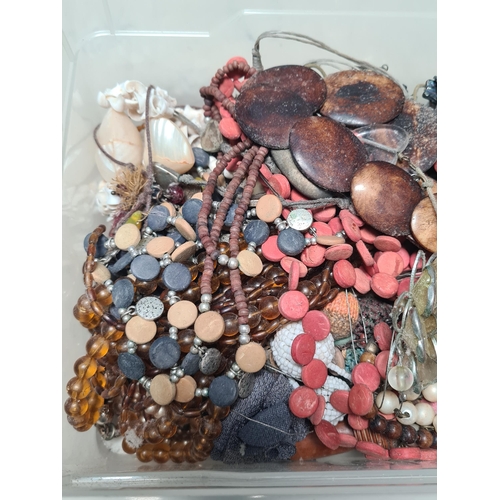 536 - A box containing a selection of various Christmas Decorations and a quantity of Costume Jewellery (R... 