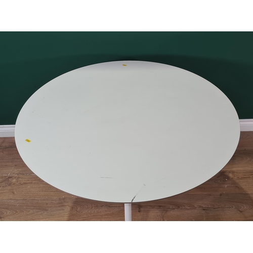 582 - A white circular Kitchen Table, 3ft 3in diam, (R7)