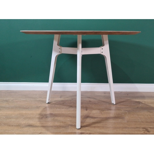 582 - A white circular Kitchen Table, 3ft 3in diam, (R7)