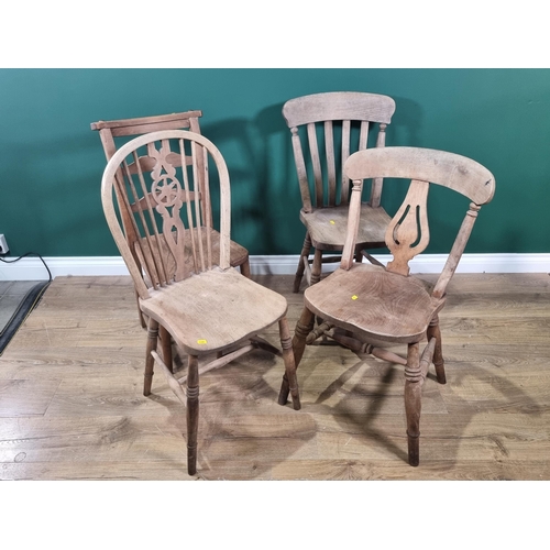 639 - An assorted group of four country Kitchen Chairs (R2)