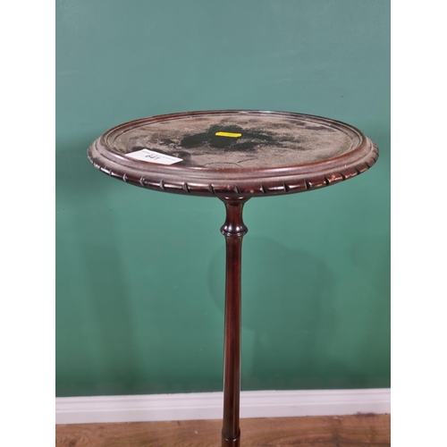 641 - A mahogany Plantstand with slender column and tripod base, 3ft 4in H (R2)