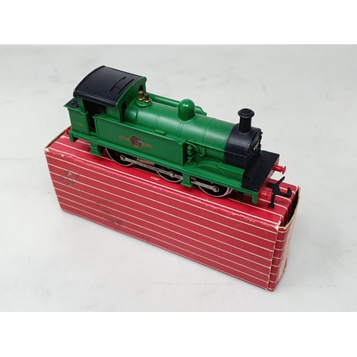 1001 - A boxed Hornby Dublo Export No.2307 green 0-6-0T Locomotive, rarer version with plastic buffers and ... 