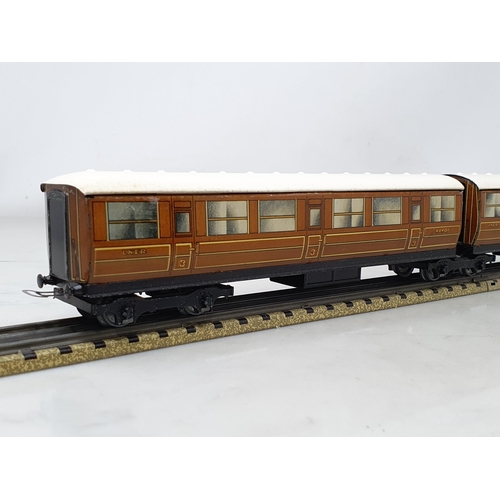 1006 - A boxed pre-war Hornby Dublo D2 Articulated Set, Nr M, minor marks to windows, roof in superb condit... 