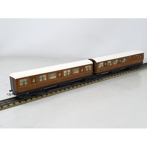 1006 - A boxed pre-war Hornby Dublo D2 Articulated Set, Nr M, minor marks to windows, roof in superb condit... 