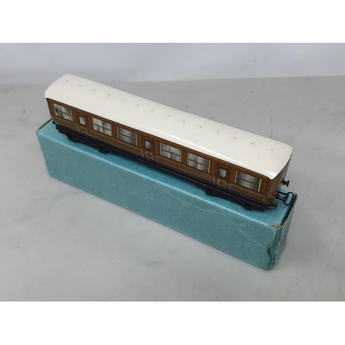 1008 - A boxed pre-war Hornby Dublo D1 LNER Coach, Nr M, slight marks to silvering on one of the windows. B... 