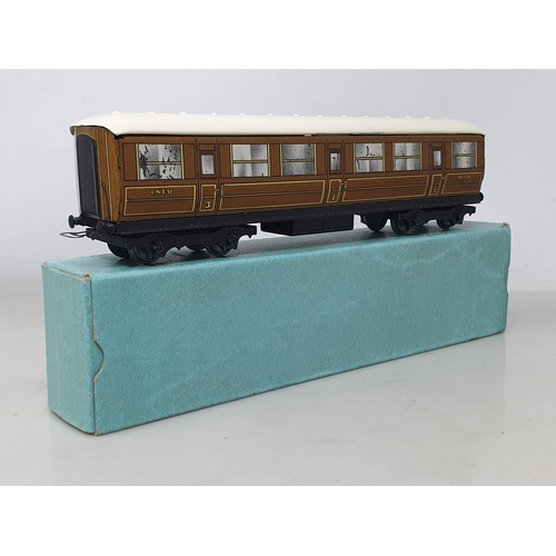 1008 - A boxed pre-war Hornby Dublo D1 LNER Coach, Nr M, slight marks to silvering on one of the windows. B... 