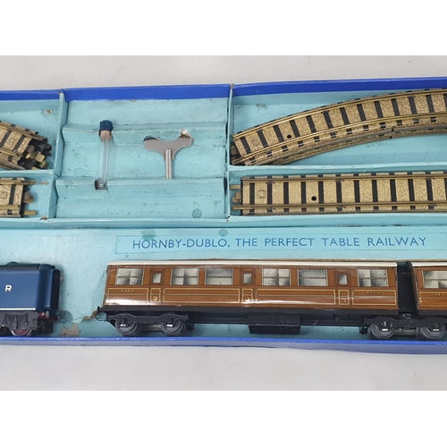 1010 - A boxed pre-war Hornby Dublo DP1 clockwork 'Sir Nigel Gresley' Set, locomotive and tender M with no ... 