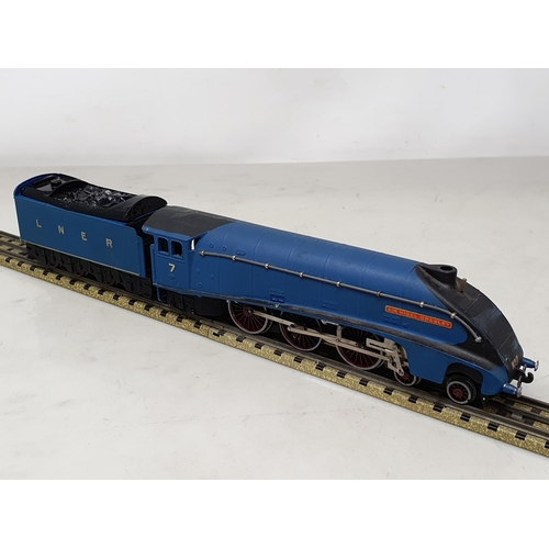 1018 - A boxed Hornby Dublo EDL1 'Sir Nigel Gresley' 1/2 inch version with rounded nameplates, M, has been ... 