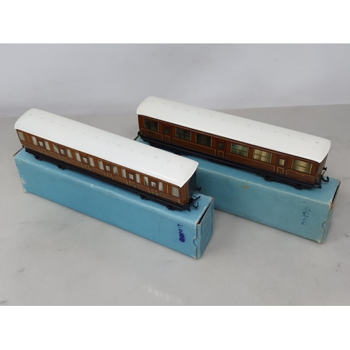 1023 - A pair of boxed Hornby Dublo LNER 1/3rd Coaches, superb examples in mint condition, boxed 1/49 in su... 