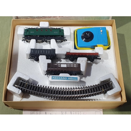 1030 - A boxed Hornby Acho 6122 'L'ile De France' Set, contents M and appear unused, complete with track pl... 