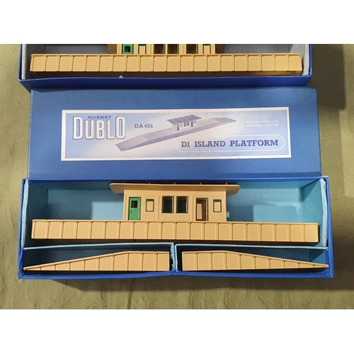 1036 - A Reference Set of 3x Hornby Dublo D1 Island Platforms including plain blue box with white edged pla... 