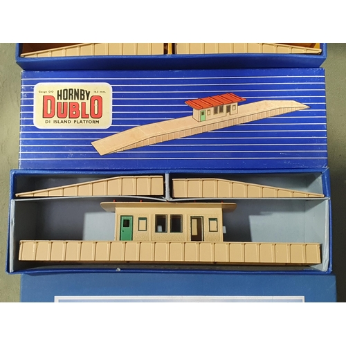 1036 - A Reference Set of 3x Hornby Dublo D1 Island Platforms including plain blue box with white edged pla... 