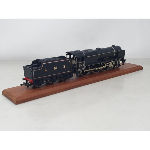 1039 - A boxed Wrenn W2403 Limited Edition 'Rifle Brigade' Locomotive, M, box Ex plus, slight scuffing to e... 