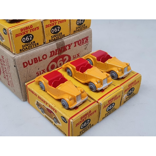 1053 - A Dublo Dinky Toys full Trade Box 062 Singer Roadsters, all M, boxes and outer box Nr perfect