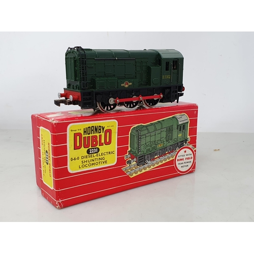 1058 - A reference pair of Hornby Dublo 2231 0-6-0 Diesel Shunters, comprising earlier version with fixed c... 