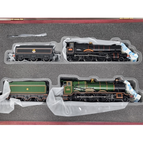 1246 - A Bachmann wooden case containing two limited edition 00 gauge Locomotives 'Hinton Manor' in BR  bla... 