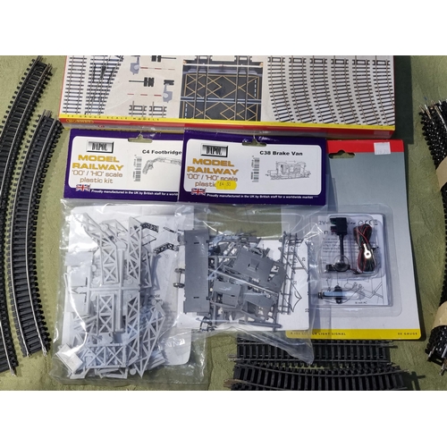 1262 - A boxed Hornby HM2000 Controller, a boxed Hornby Track Pack C, various 00 gauge Setrack, a Dapol C38... 