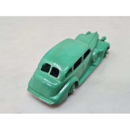 1384 - A Dinky Toys 39d green Buick Victory with green hubs, Nr M-M