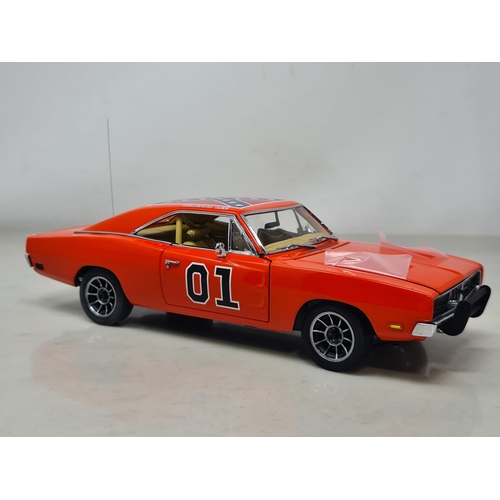 1576 - A boxed Danbury Mint 1:24 scale 'The General Lee' in original box and packing, M, appears unopened w... 