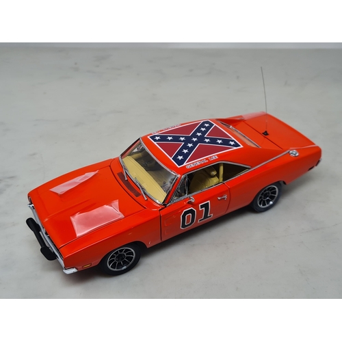 1576 - A boxed Danbury Mint 1:24 scale 'The General Lee' in original box and packing, M, appears unopened w... 