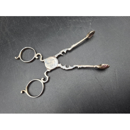 111 - A pair of Georgian silver Sugar Nips, maker: W.C