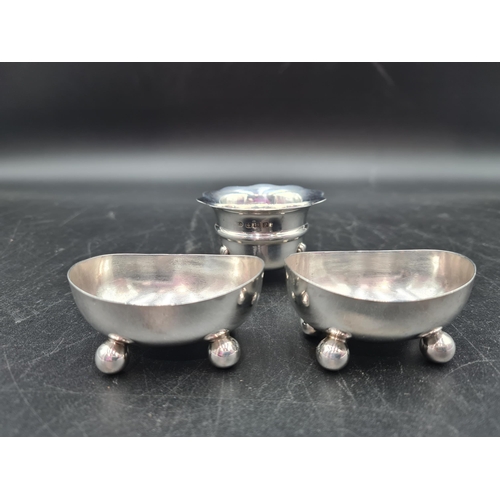 125 - A pair of Victorian silver plain oval salts on ball feet, Sheffield 1889, and a shaped circular Salt... 