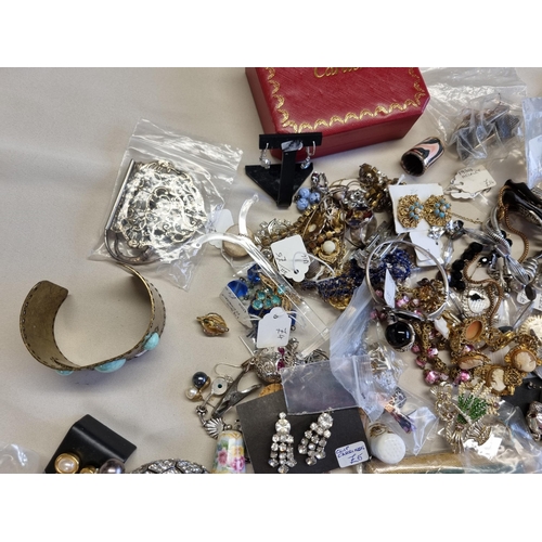 39 - A large collection of modern, vintage and earlier Costume Jewellery