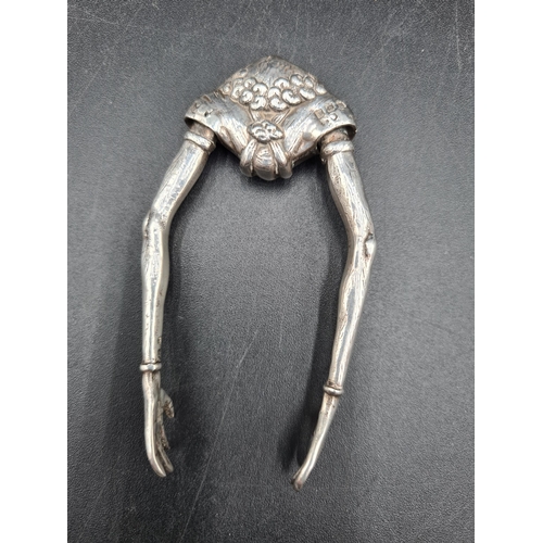 86 - A pair of George V Novelty silver Sugar Tongs with mask and claw design, London 1926