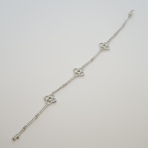 186 - A Diamond Bracelet by Kiki McDonough, pavé-set brilliant-cut diamonds in articulated links set betwe... 