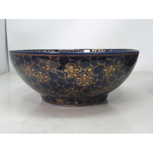 539 - A pair of Samson porcelain Bowls, the outers in blue glaze with elite floral stylez designs, the int... 