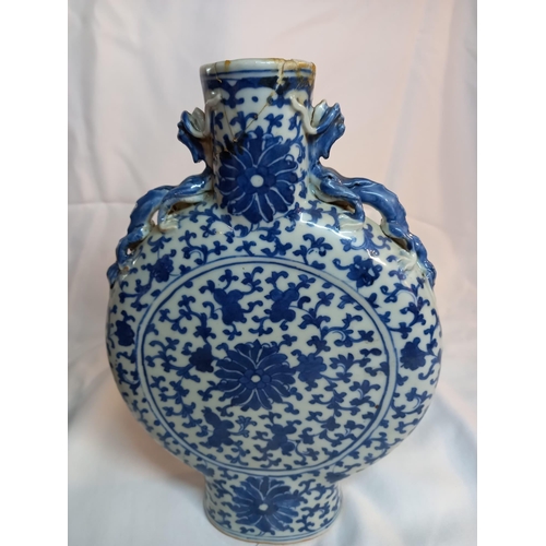 810 - A pair of Qing Dynasty blue and white hand decorated Moon Flasks with dragon handles, one A/F with r... 