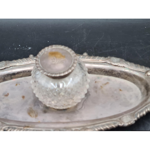 98 - A George III silver Inkwell with gadroon and scallop rim, fitted silver lidded cut glass inkwell eng... 