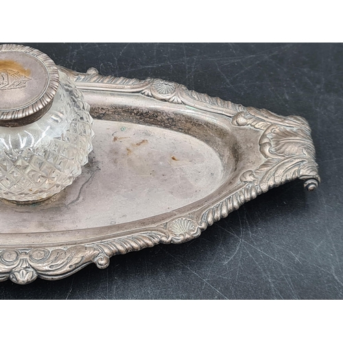 98 - A George III silver Inkwell with gadroon and scallop rim, fitted silver lidded cut glass inkwell eng... 