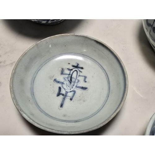 829 - A Qty of Chinese Ming ceramics to include a Kendi, 3 blue and white bowls,  Swankhalok covered jar, ... 