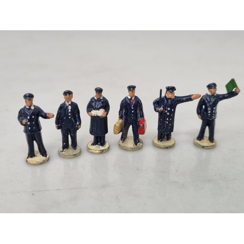 1005 - A box of Hornby Dublo pre-war D1 Station Staff, Nr M-M, box Ex complete with all flaps