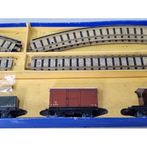 1006 - A rare boxed Hornby Dublo pre-war clockwork DG7 LNER Goods Set, locomotive is in superb condition, c... 