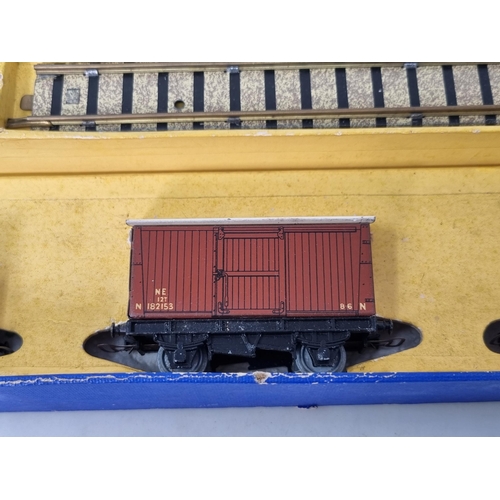 1006 - A rare boxed Hornby Dublo pre-war clockwork DG7 LNER Goods Set, locomotive is in superb condition, c... 