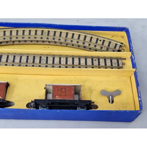 1006 - A rare boxed Hornby Dublo pre-war clockwork DG7 LNER Goods Set, locomotive is in superb condition, c... 