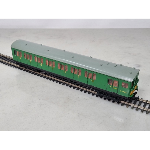 1011 - A boxed Hornby Dublo Export 4250 EMU Trailer Car, M, showing no signs of use, box in superb conditio... 