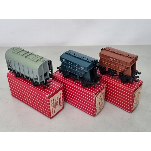 1012 - Three boxed Hornby Dublo Export Wagons including 4827 Salt Wagon, 4826 Presflo Wagon and 4825 Grain ... 