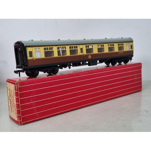 1014 - A rake of four boxed Hornby Dublo Export W.R. Coaches including 4200 1/2nd, 4201 Brake/2nd, 4210 1st... 