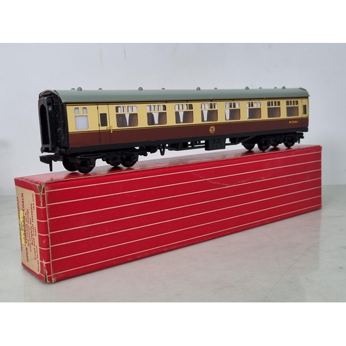 1014 - A rake of four boxed Hornby Dublo Export W.R. Coaches including 4200 1/2nd, 4201 Brake/2nd, 4210 1st... 