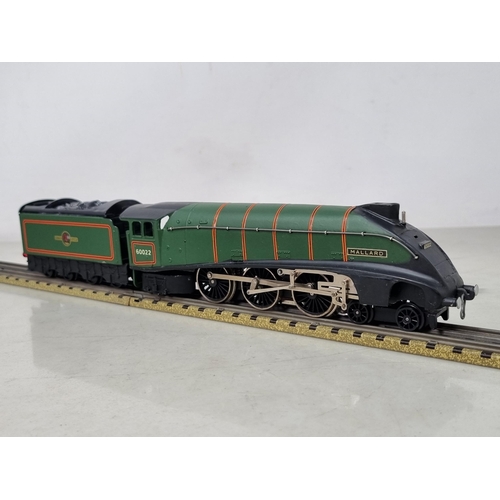 1016 - A boxed Hornby Dublo 3211 nickel silver 'Mallard', superb example in mint condition showing no signs... 