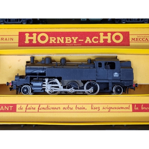 1022 - A boxed Hornby Acho 2-6-2T Passenger Set with black locomotive, M, showing no signs of use. Complete... 