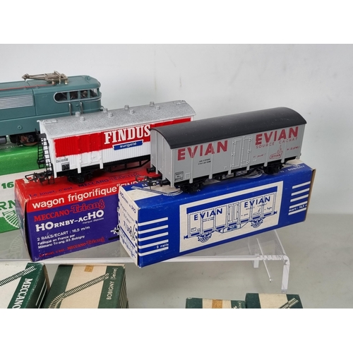 1023 - A boxed Hornby Acho 638 BB 16.000 Electric Locomotive and three boxed Wagons including 702 Primagaz,... 